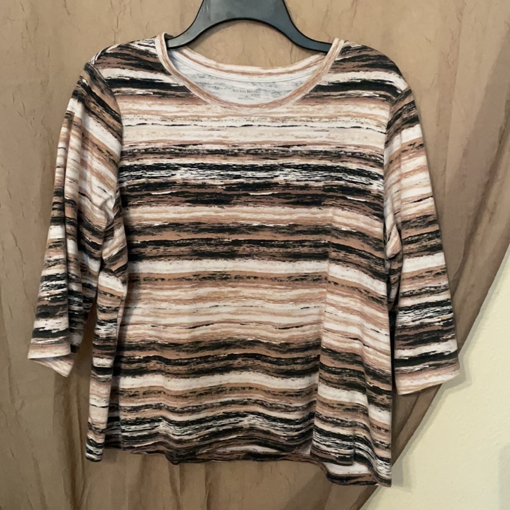 Studio Works Woman 1x top with 3/4 length sleeves